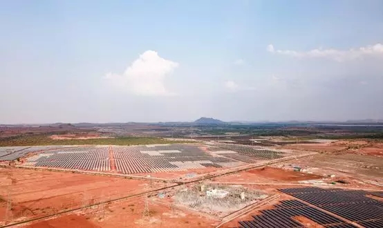 印度Pavagada Solar Park的300MW光伏電站.jpg